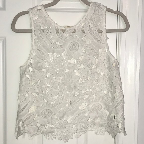 ‼️ Caution To The Wind White Eyelet Sleeveless Top - Picture 2 of 5